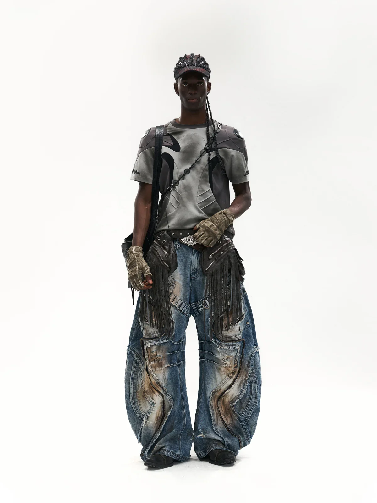 Curved Blade Pleated Jeans with Distressed Wash - Image 12