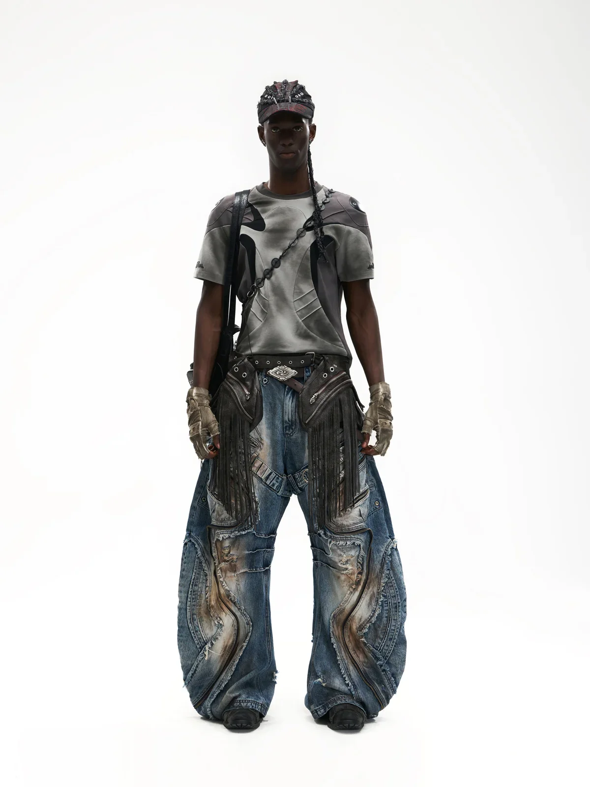 Curved Blade Pleated Jeans with Distressed Wash - Image 9