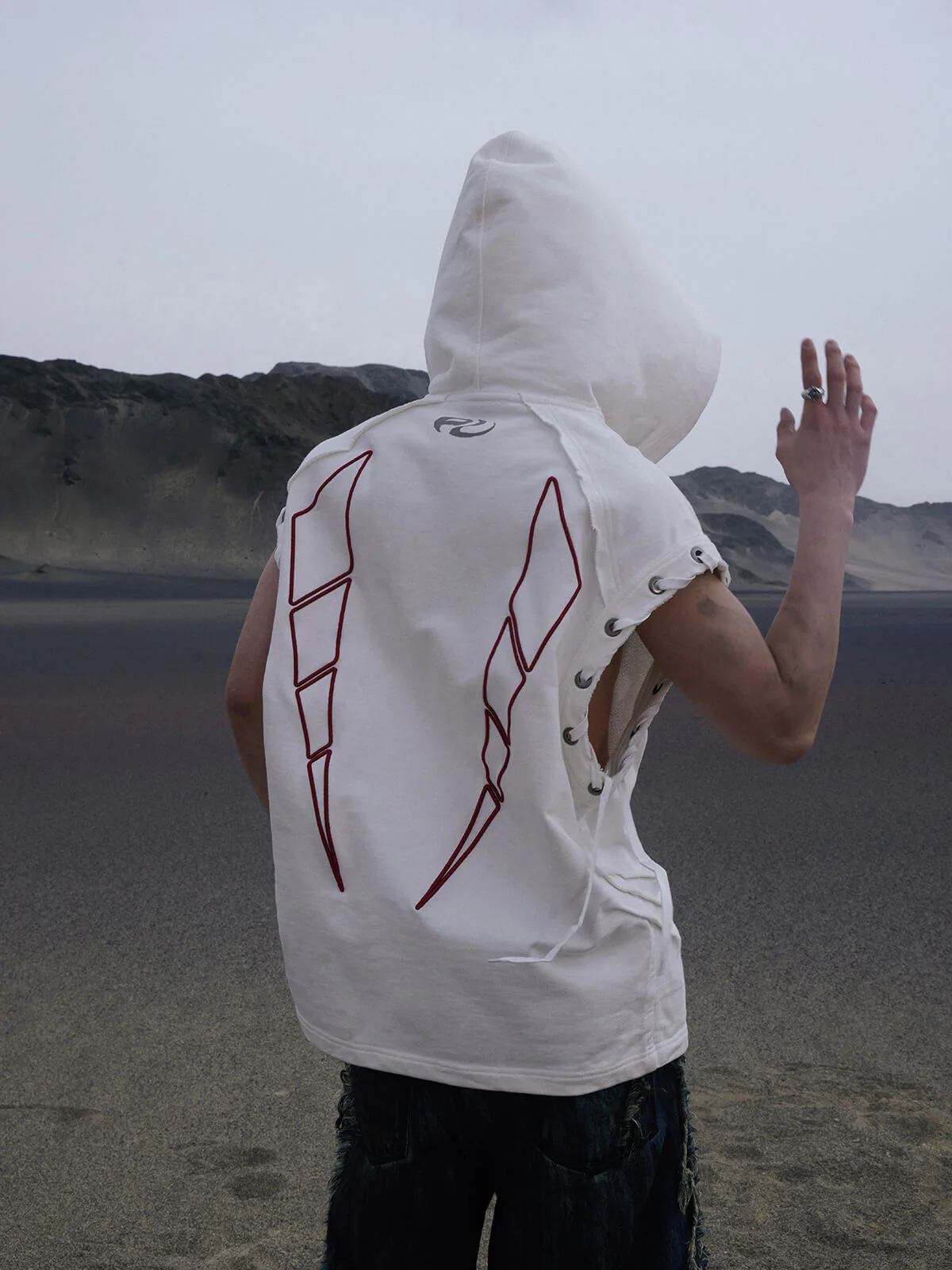 Personsoul Button Collar Hooded Sleeveless Sweatshirt - Image 3