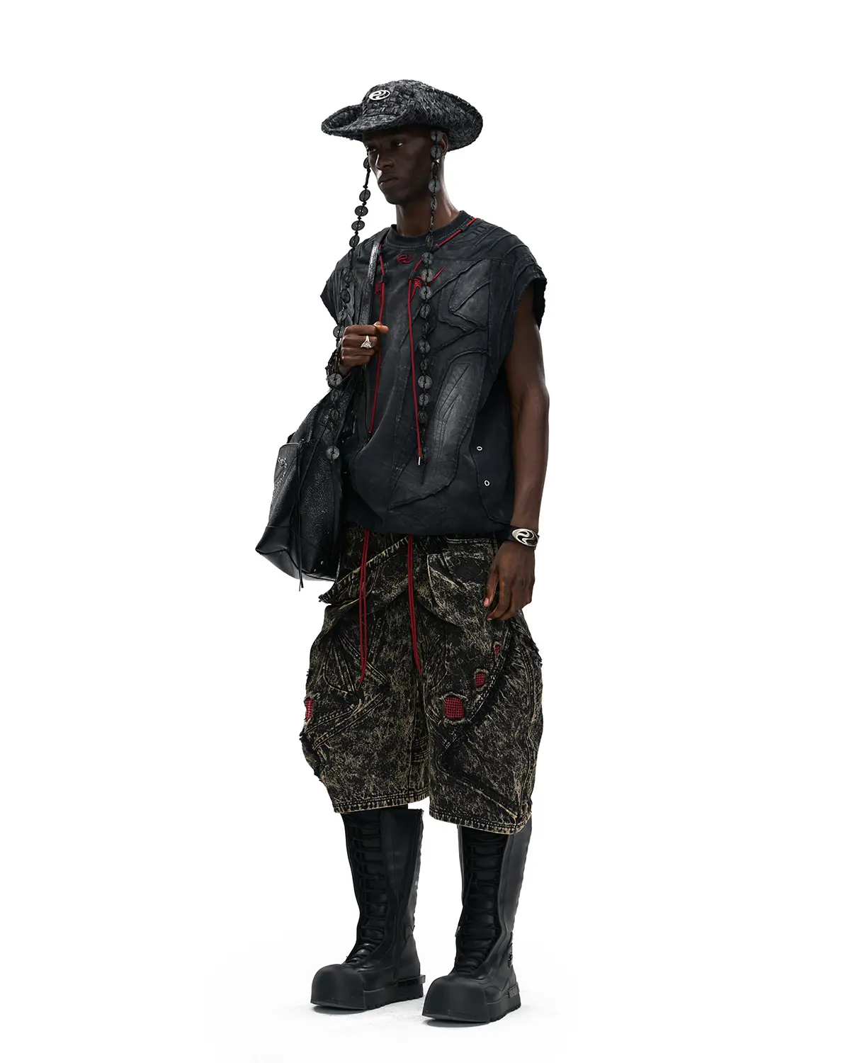 Personsoul Deconstructed Contrasting Embroidery Sleeveless T-Shirt Black - Image 12