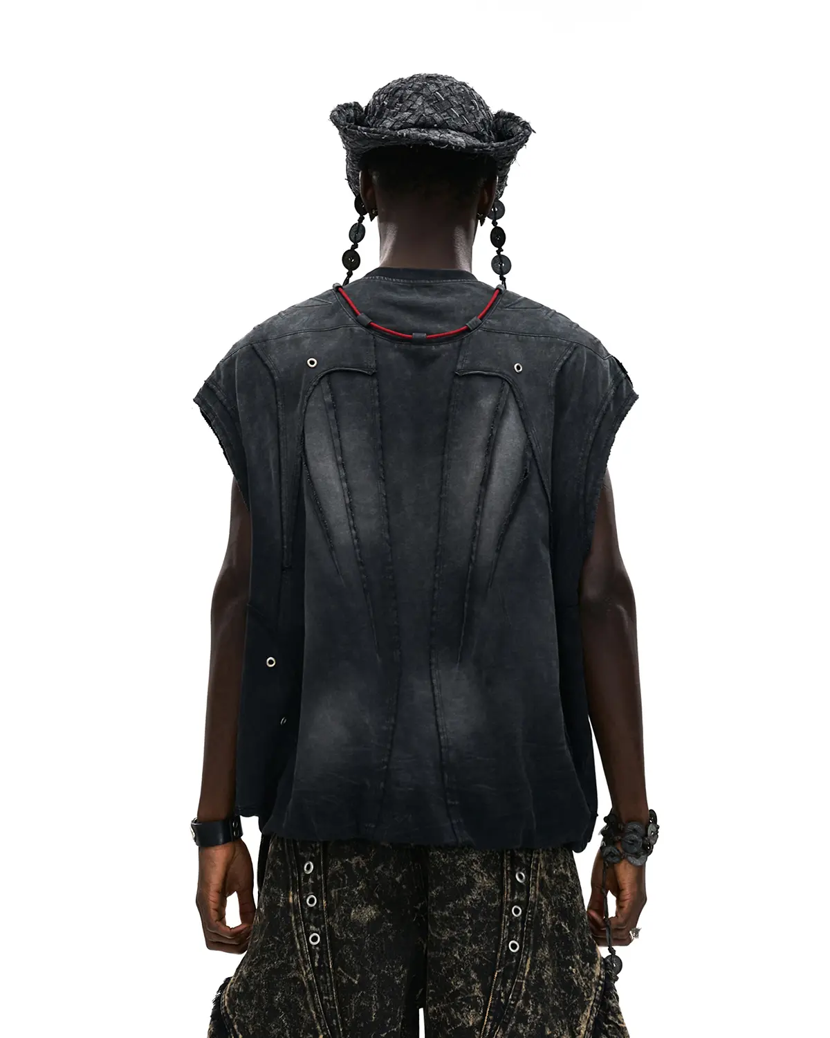 Personsoul Deconstructed Contrasting Embroidery Sleeveless T-Shirt Black - Image 3