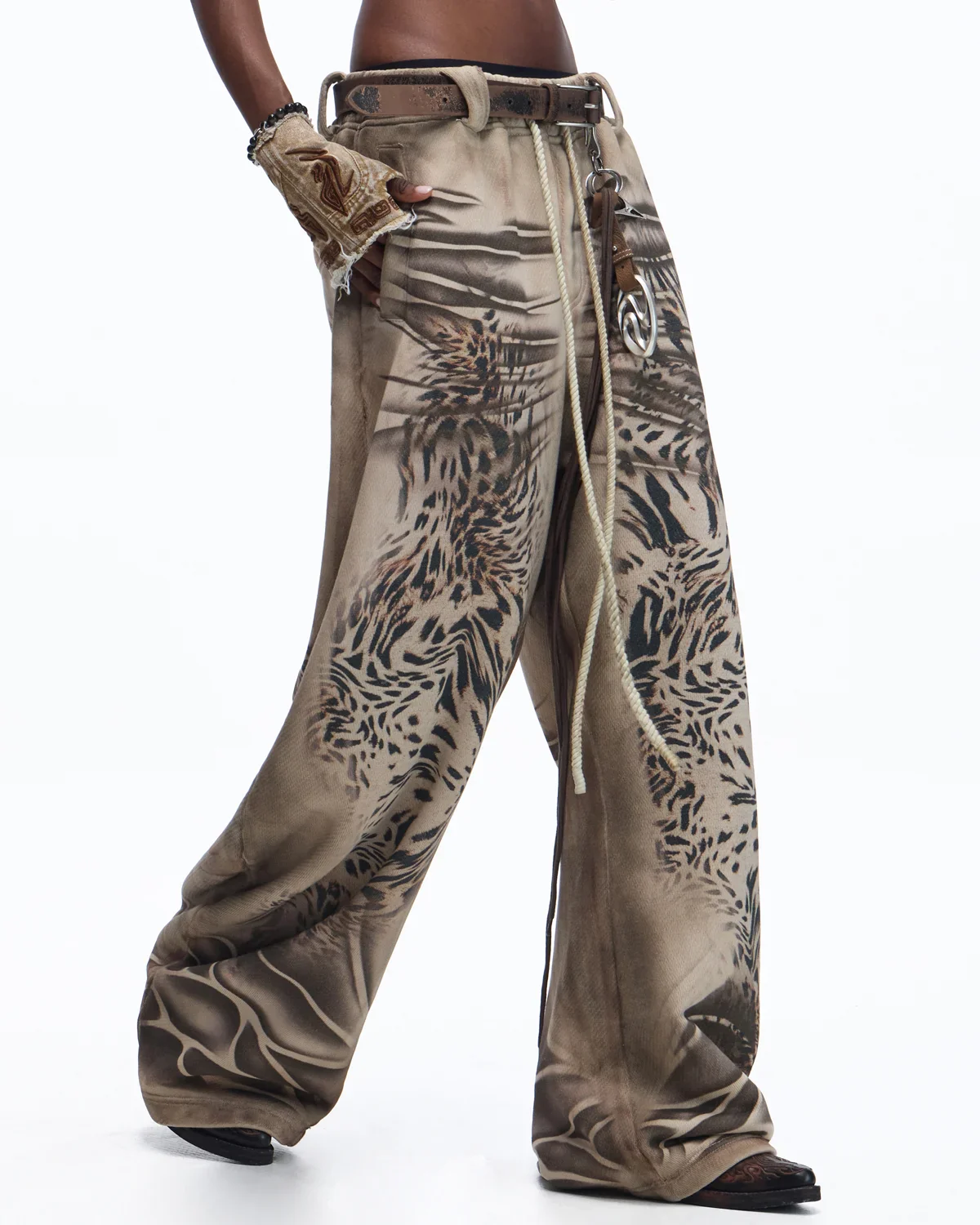 Personsoul Distressed Tiger-Pattern Totem Sweatpants - Image 4