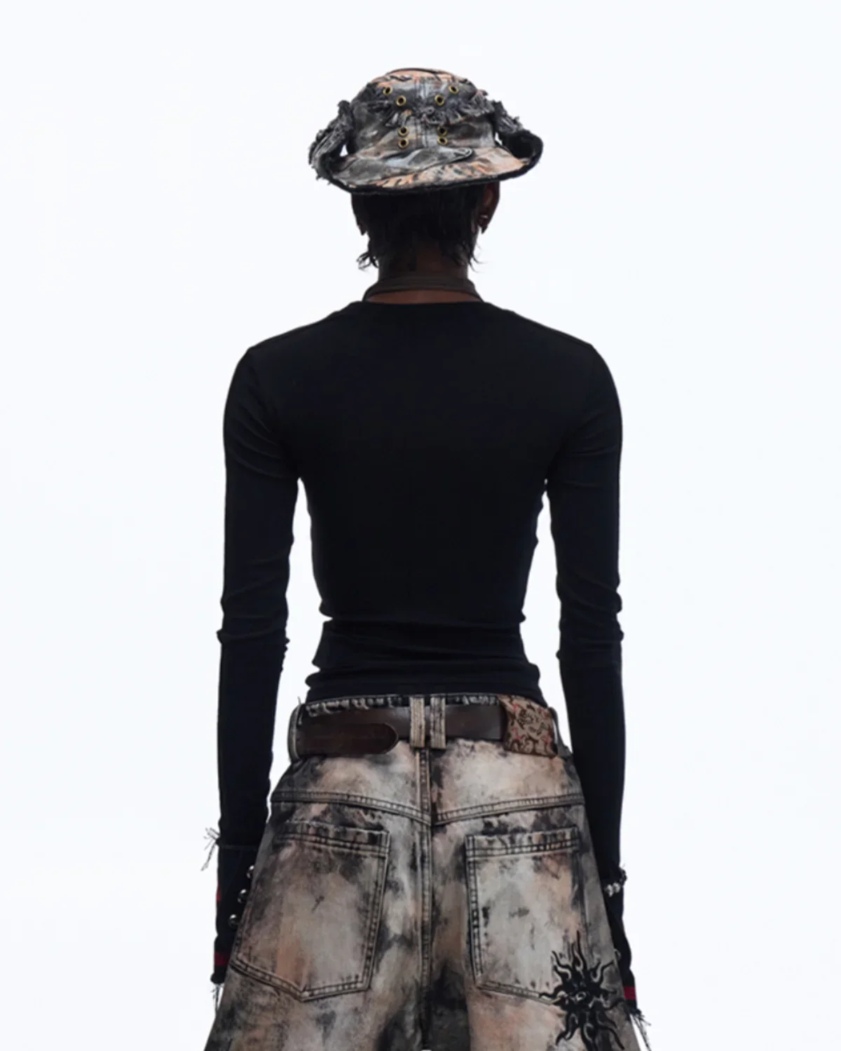Personsoul Essential Long Sleeve Crewneck In Black - Image 3