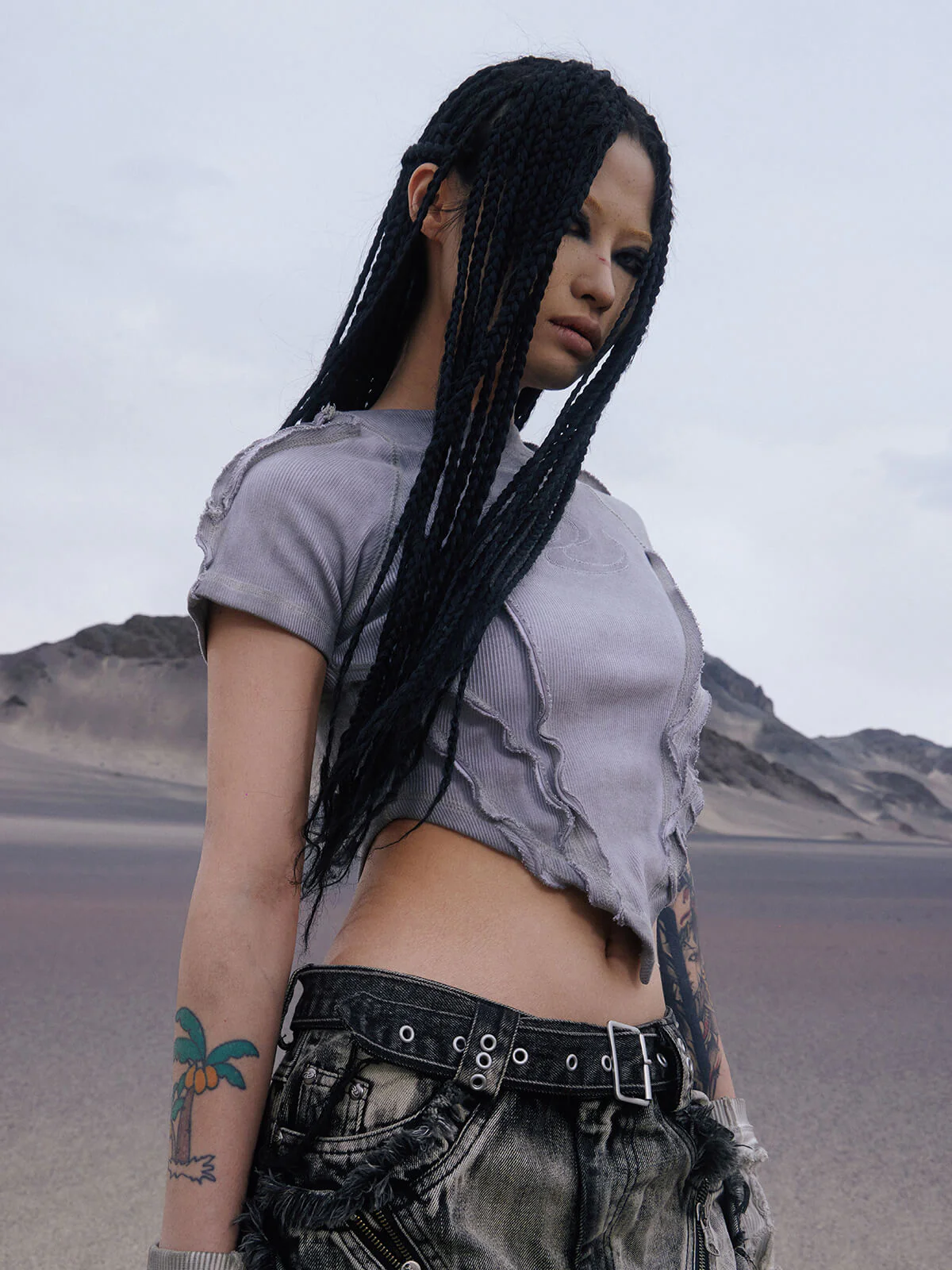 Personsoul Grey V-hem Slim Crop Top - Image 3