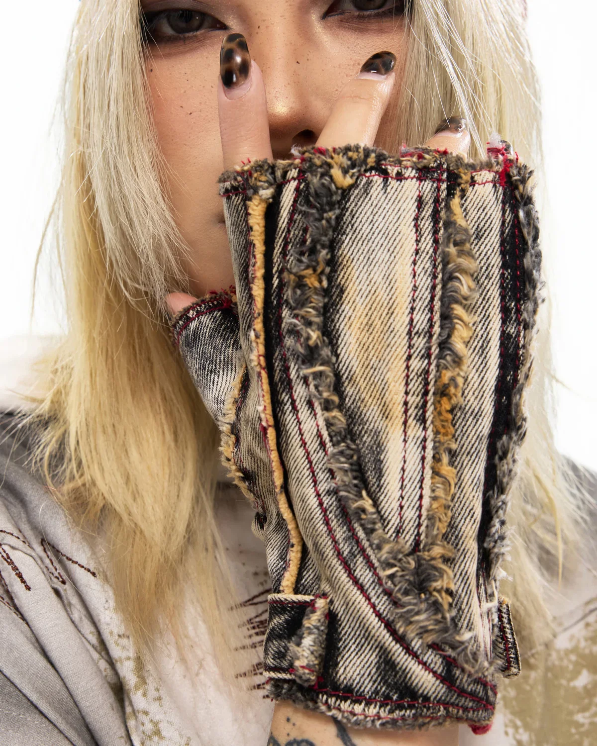 Personsoul Guardian Beast Frayed Denim Gloves - Image 4