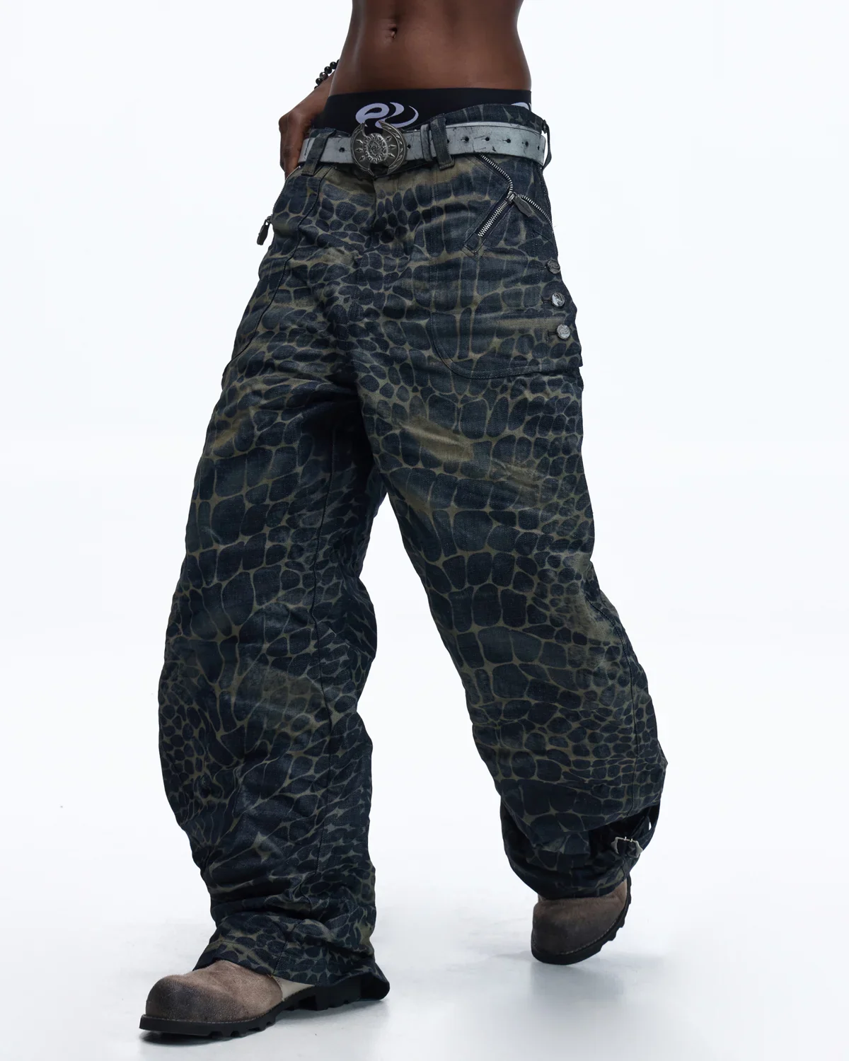 Personsoul Laser-Etched Crocodile-Patterned Raw Denim Curved Jeans - Image 2
