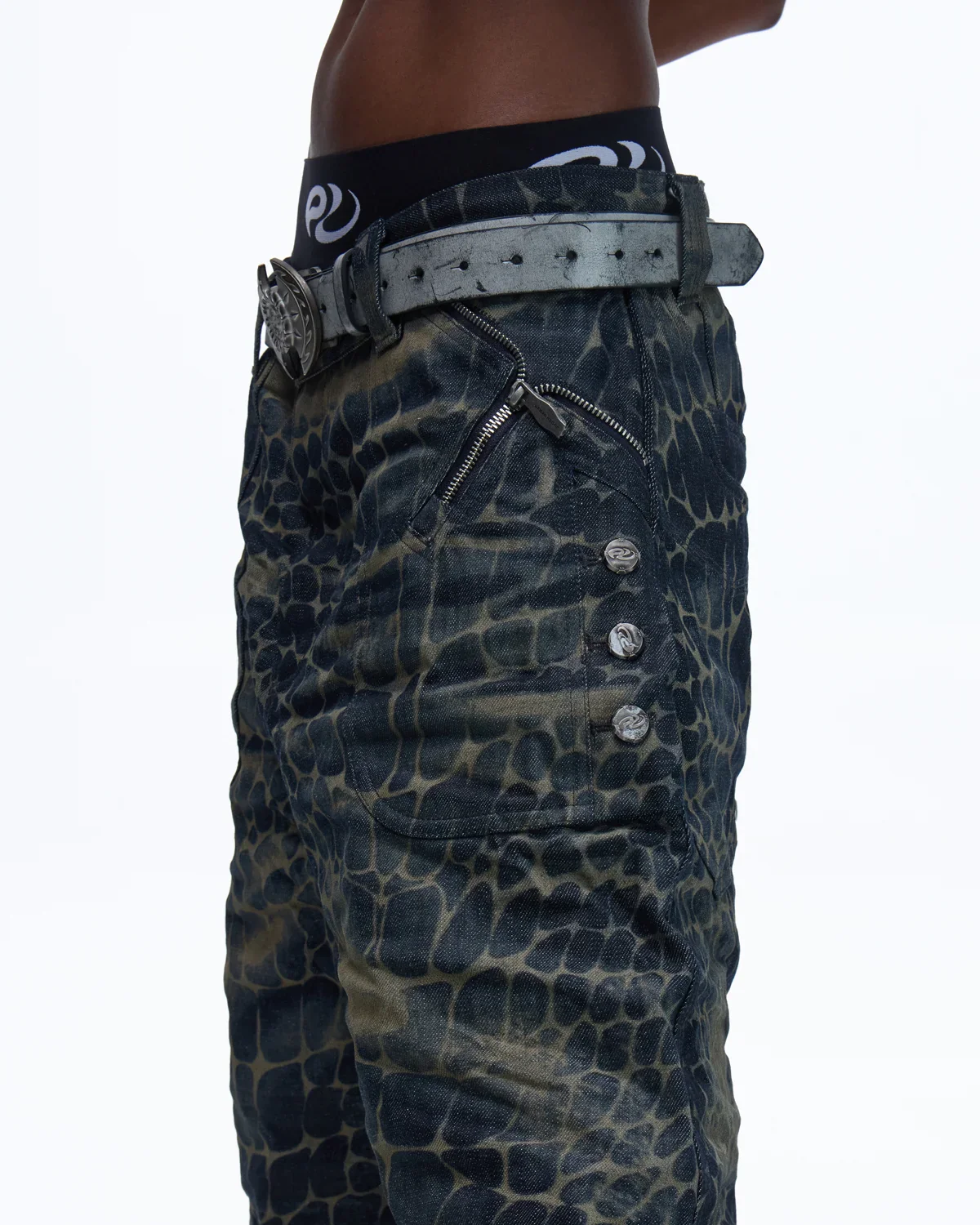 Personsoul Laser-Etched Crocodile-Patterned Raw Denim Curved Jeans - Image 4