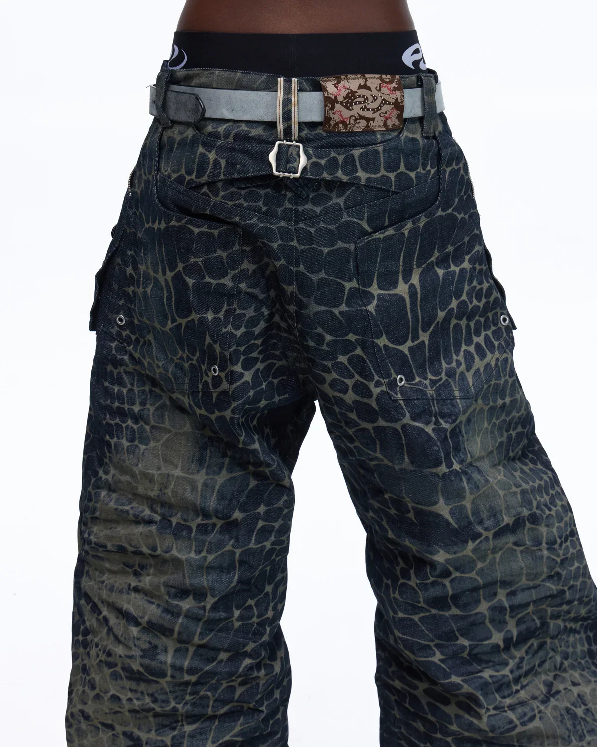 Personsoul Laser-Etched Crocodile-Patterned Raw Denim Curved Jeans - Image 5