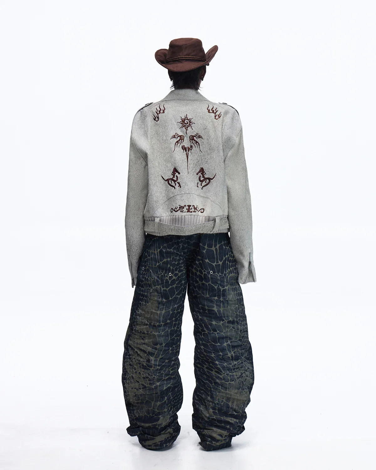 Personsoul Laser-Etched Crocodile-Patterned Raw Denim Curved Jeans - Image 9