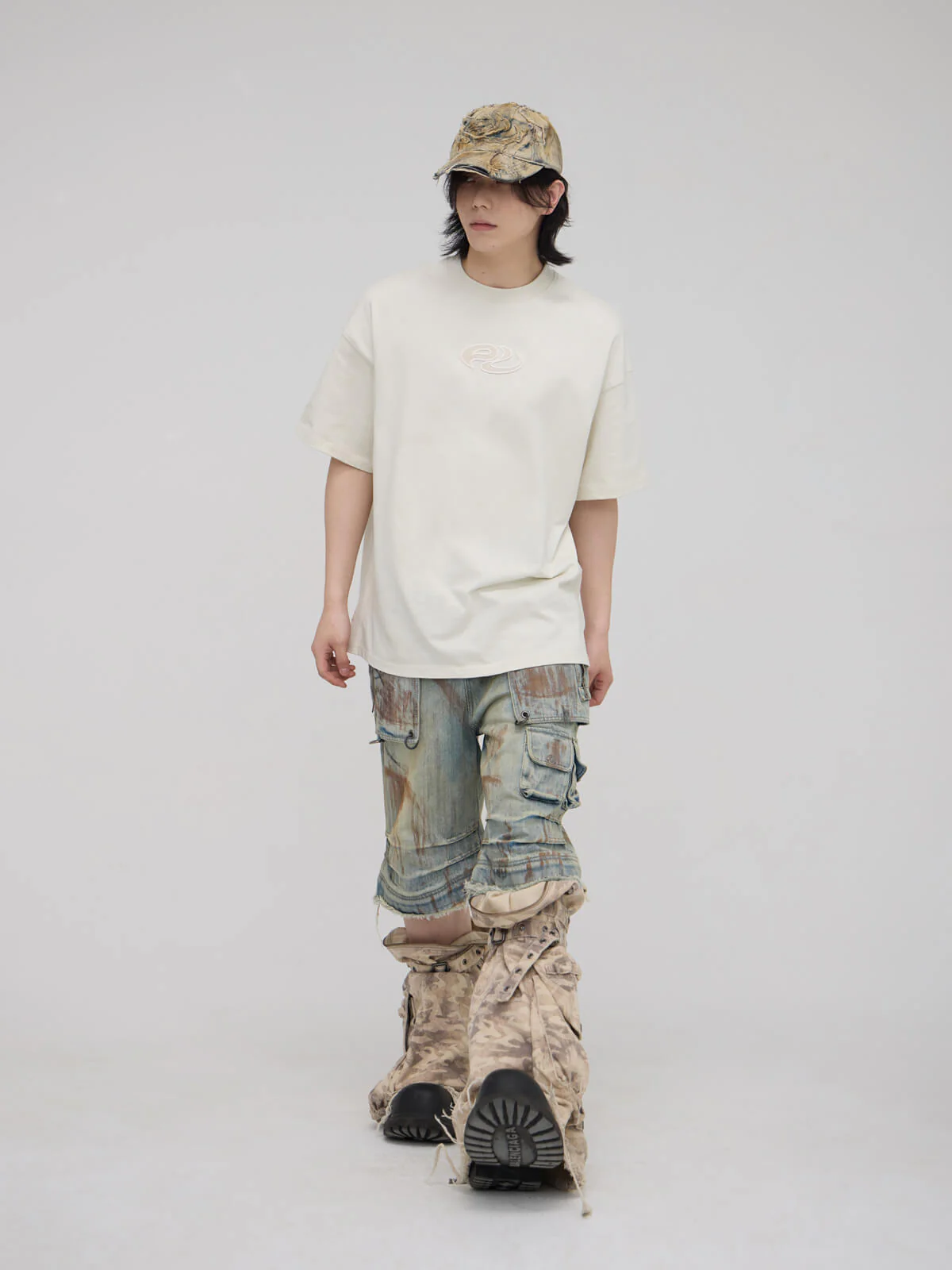 Personsoul Logo Embroidered Basic T-shirt - Image 10