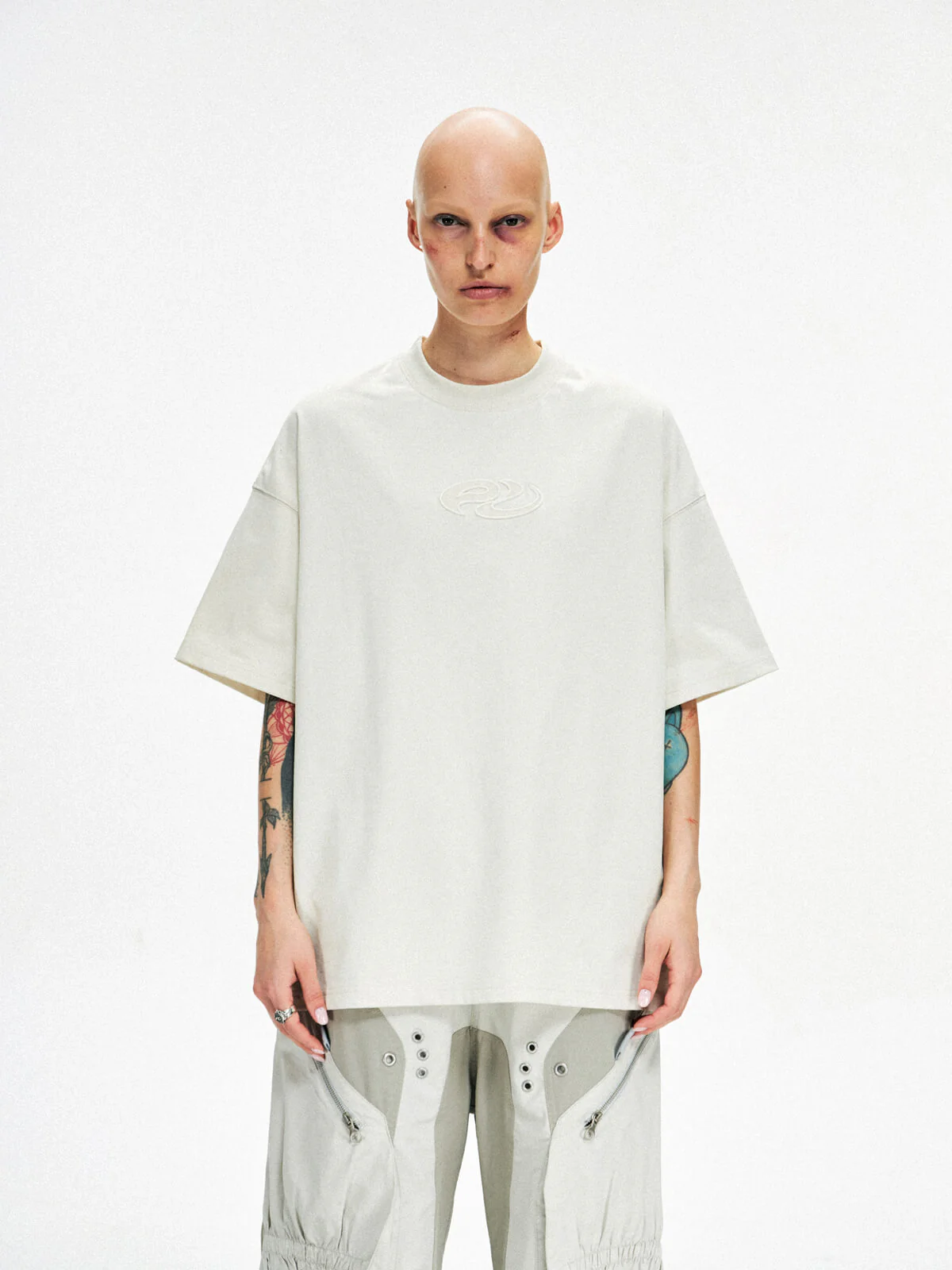 Personsoul Logo Embroidered Basic T-shirt - Image 15