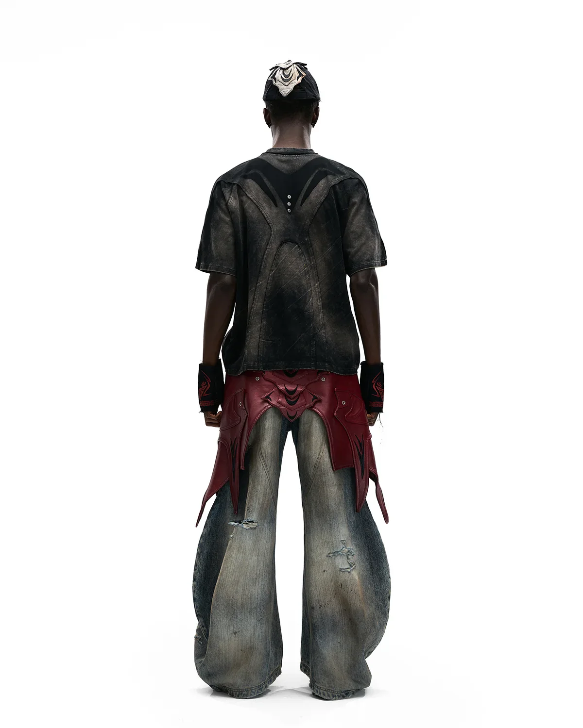 Personsoul Structured Mythical Beast Totem Distressed T-Shirt - Image 10
